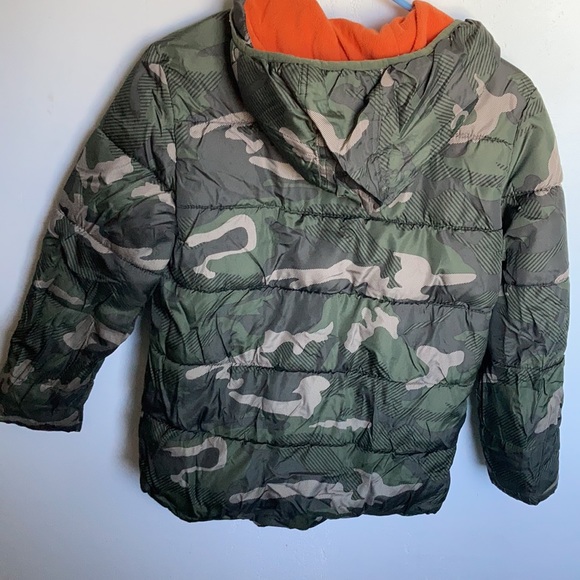 Kids camo puffer jacket size L (10-12) - Picture 2 of 2